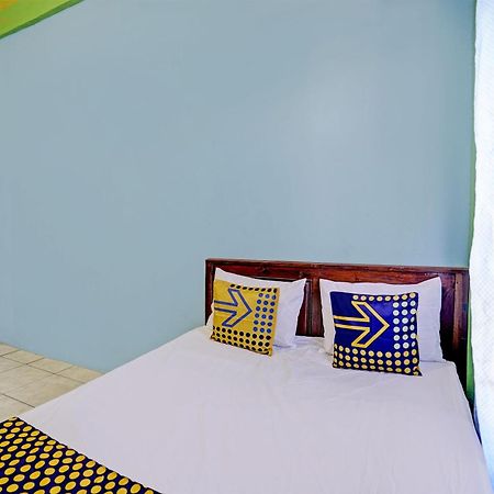 Oyo Life 93037 Nova Jaya Homestay Syariah Lamongan 外观 照片