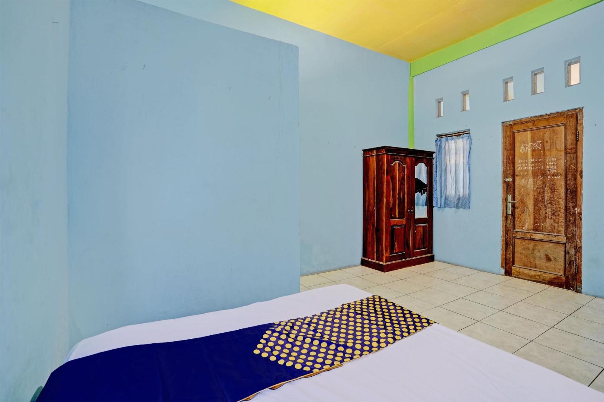 Oyo Life 93037 Nova Jaya Homestay Syariah Lamongan 外观 照片