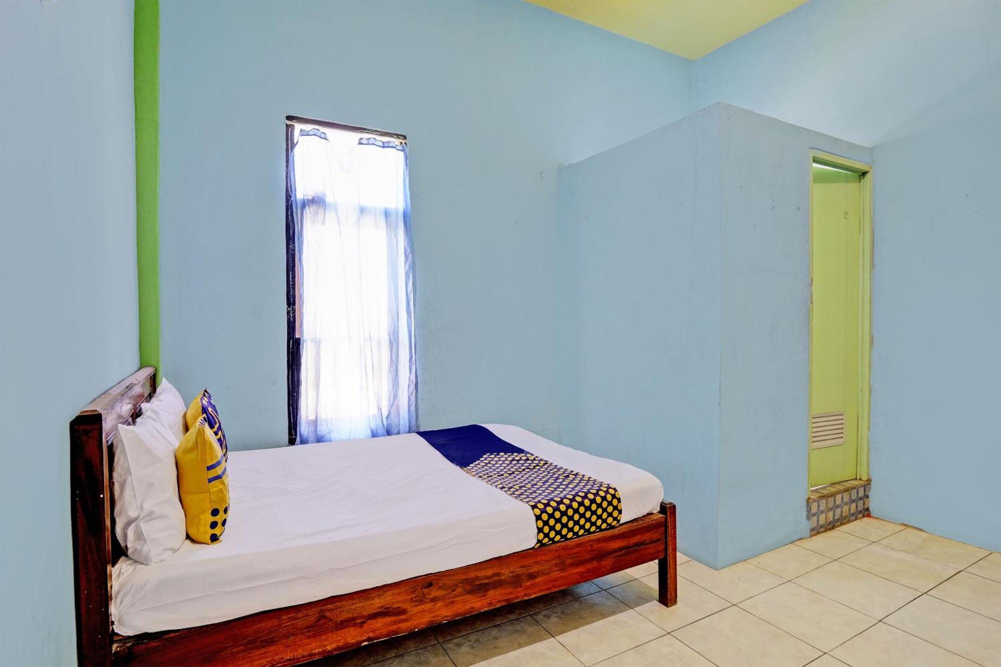 Oyo Life 93037 Nova Jaya Homestay Syariah Lamongan 外观 照片